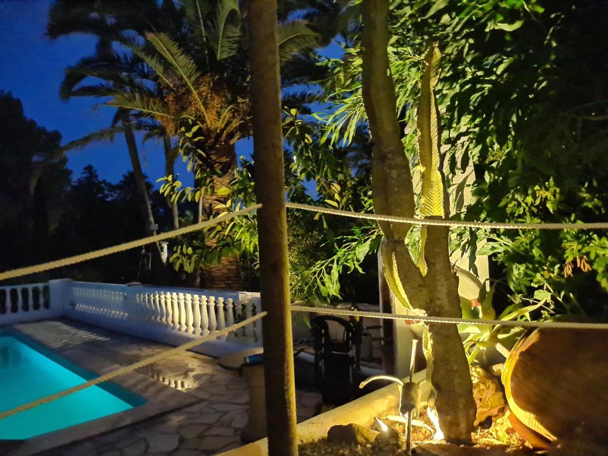 Private Villa Mit Eigenem Pool Unter Palmen Cala Llenya  Exterior photo